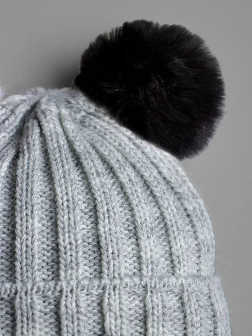 Шапка детская зимняя с помпонами и снуд