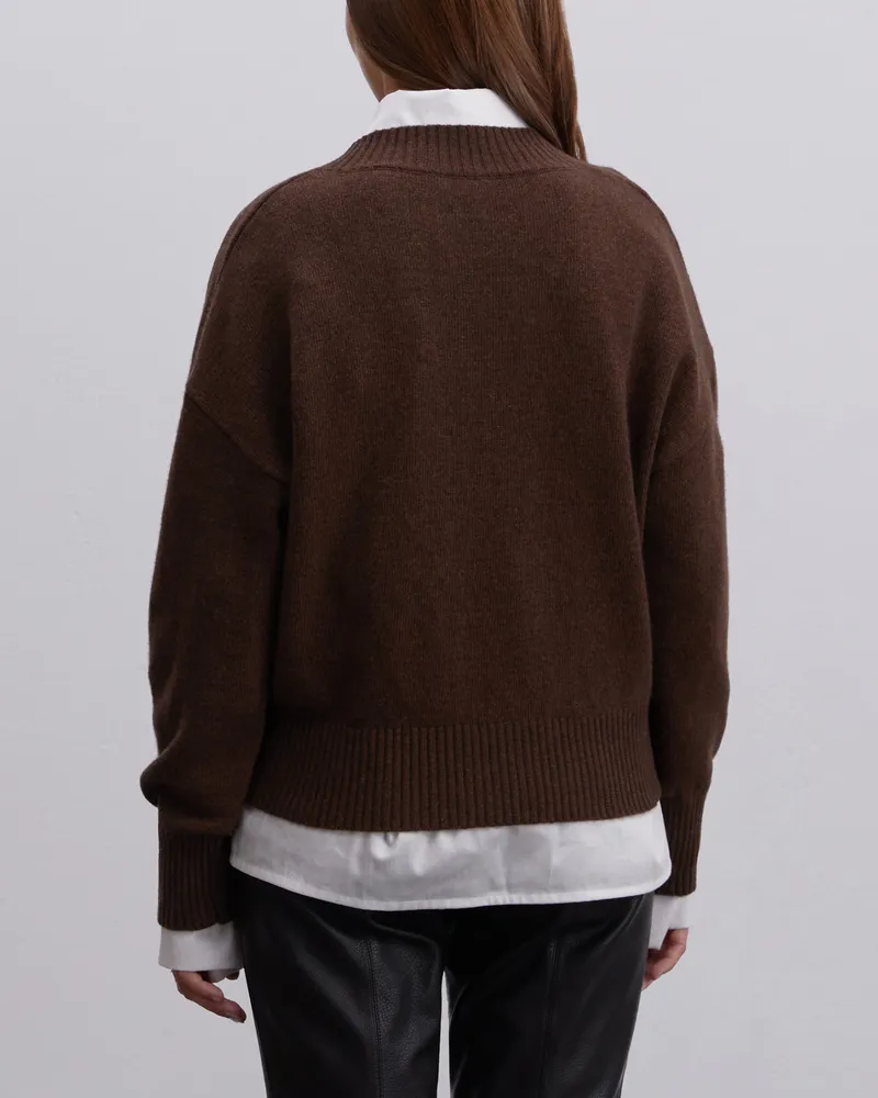 Коричневый укороченный свитер из шерсти