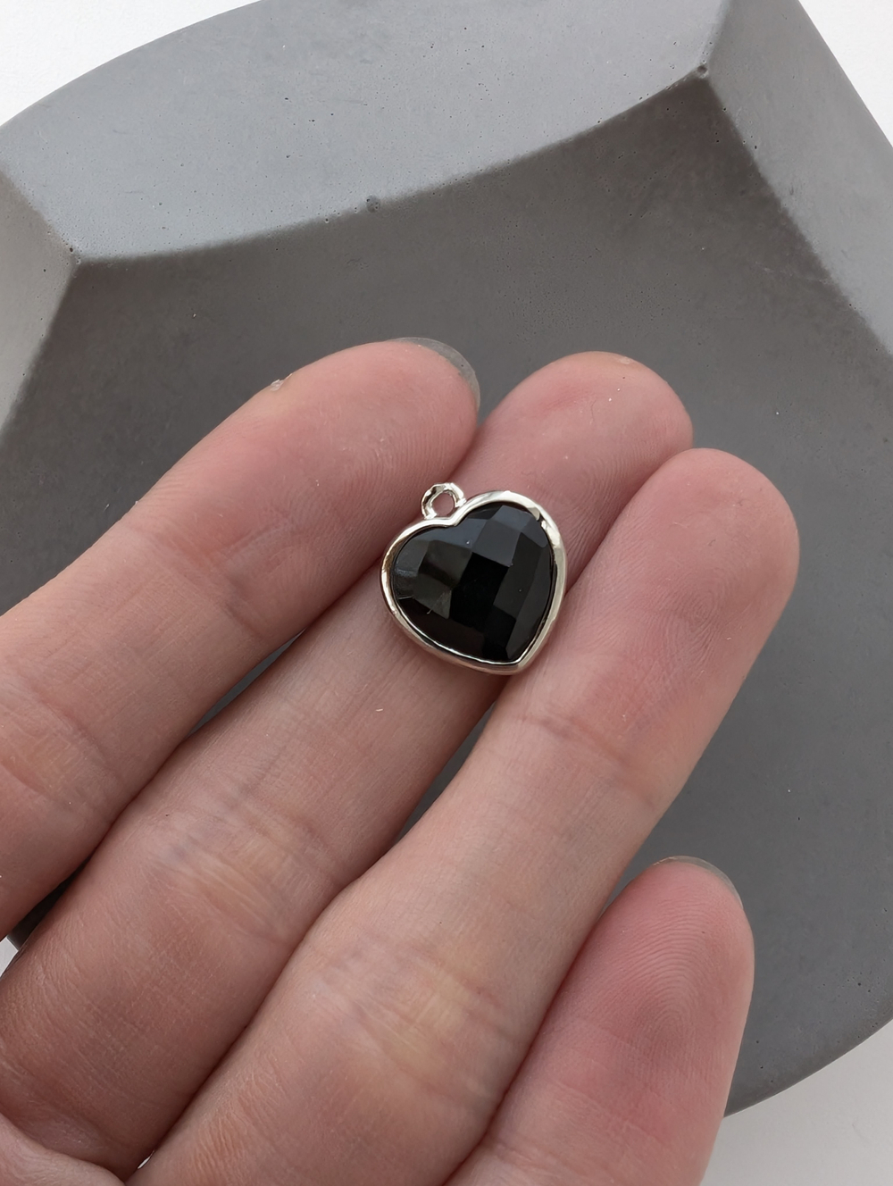 Подвеска сердце черный агат имитация, 13мм