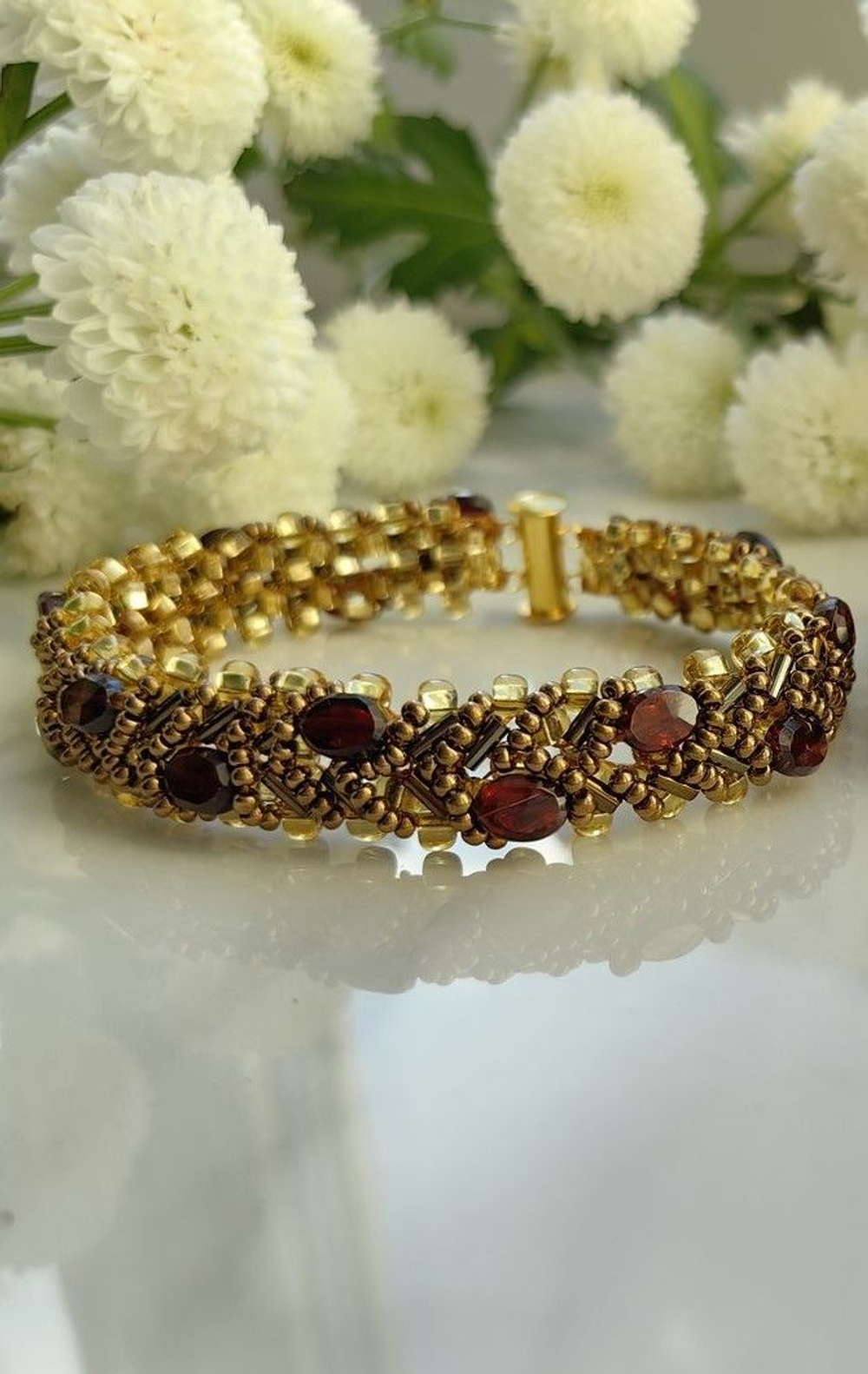 Браслет из бисера "Змейка" 20 см ручной работы с камнем Гранат