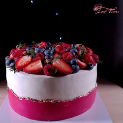 Торт для девочки с ягодами Кондитерская Sweet Visors Сладкие Козырьки Светланы Дегтеревой