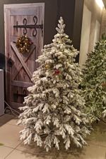 Заснеженная елка с гирляндой «Аляска» (Литая+пвх) 270 см / 2.7 м