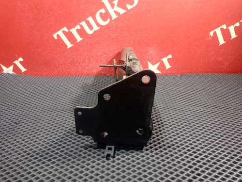 Кронштейн подножки правый