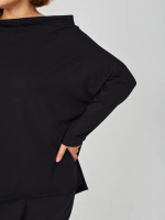 Лонгслив оверсайз с вырезом лодочка