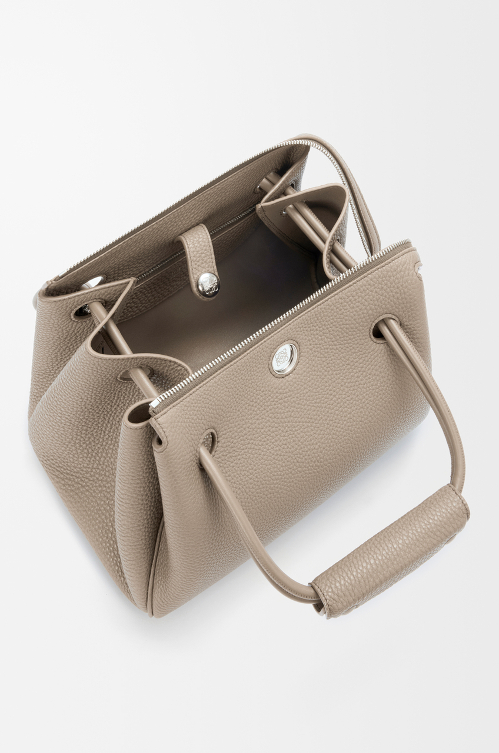 Loewe Маленькая сумка Madrid из мягкой зернистой телячьей кожи, цвет глины