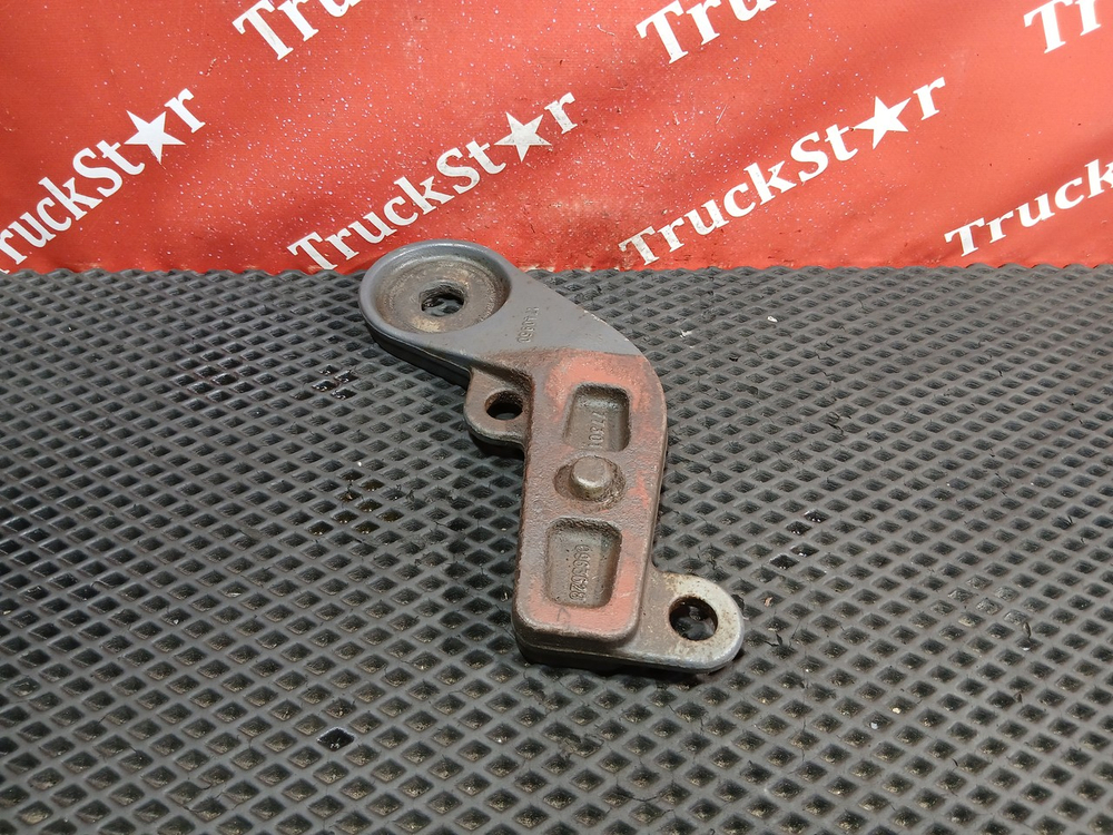 Кронштейн амортизатора нижний левый