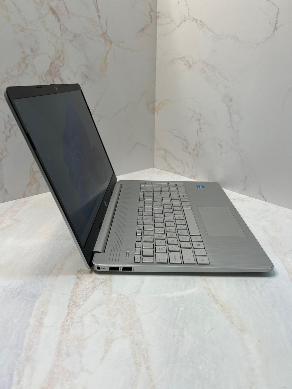 Ноутбук HP 15s-fq2066ur (3Y1S9EA) 15.6"/Intel Core i3 1115G4/RAM 8GB/SSD 512GB/Intel UHD Graphics/1920x1080/IPS/Windows 11/Подсветка кл-ры: нет/серебристый