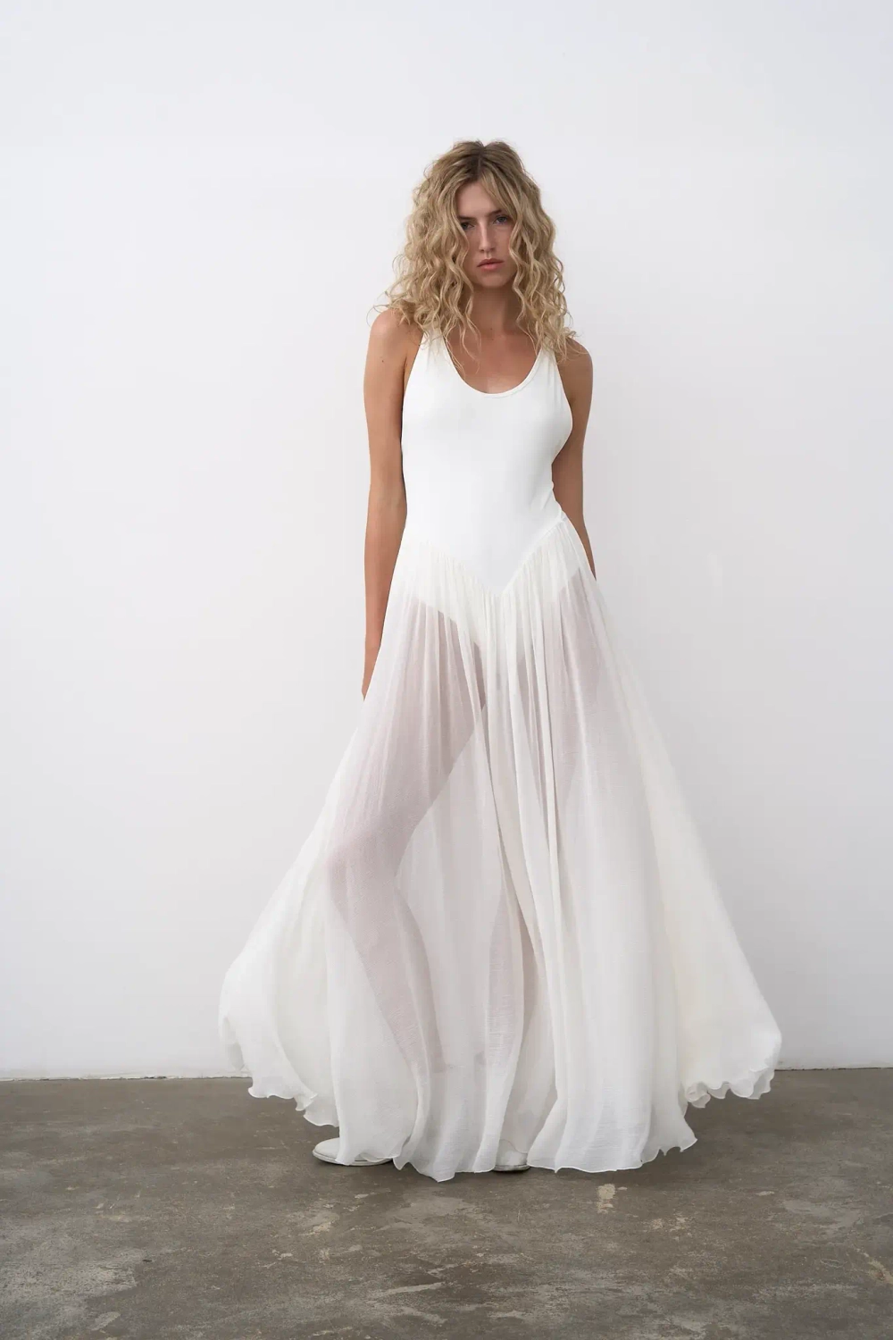 Платье-русалка белое