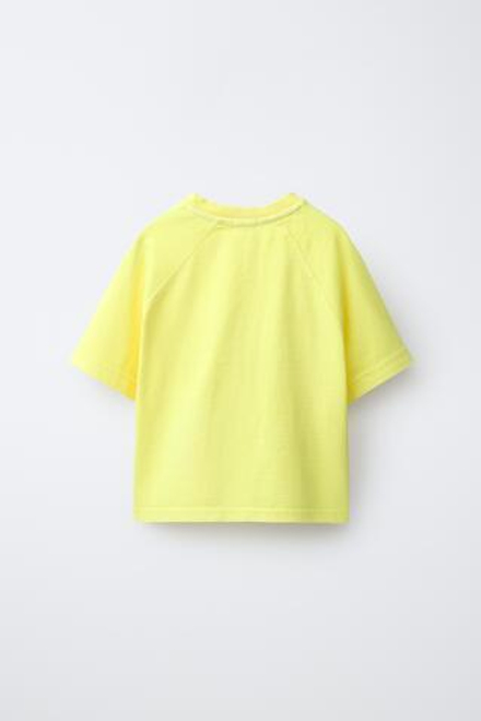 ZARA КОМПЛЕКТ ИЗ ФУТБОЛКИ И ШОРТОВ, ЖЕЛТЫЙ