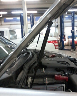 Амортизатор (упор) капота на Mitsubishi Pajero Sport UP 3044(с 2008 по 2015 г.в.)Atlant