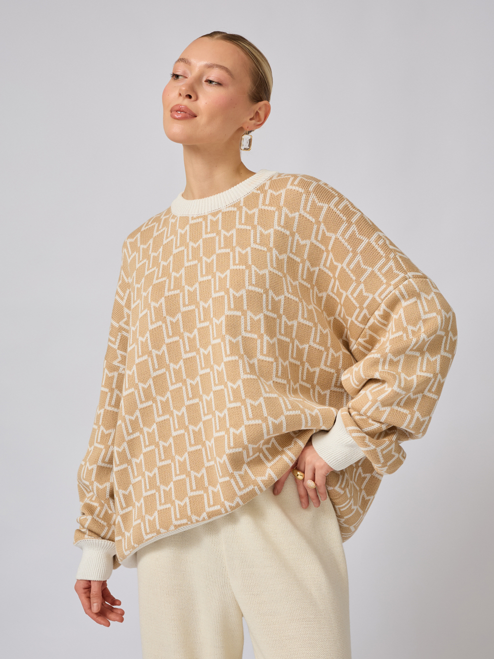 Джемпер оверсайз с логотипом "ML"