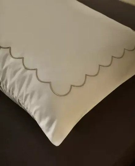 ZARA HOME НАВОЛОЧКА С ВЫШИВКОЙ, ЗОЛОТОЙ