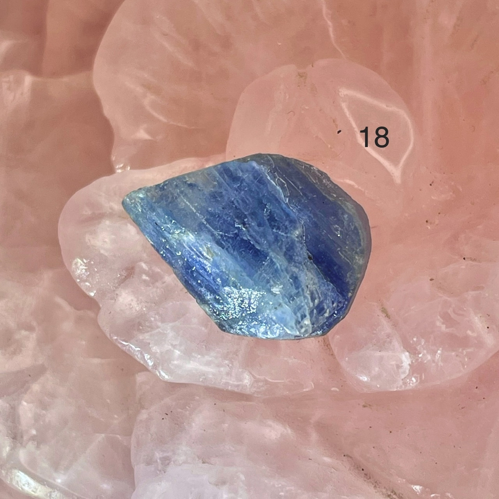 49779 Кианит Бусина капля 13*17мм-59