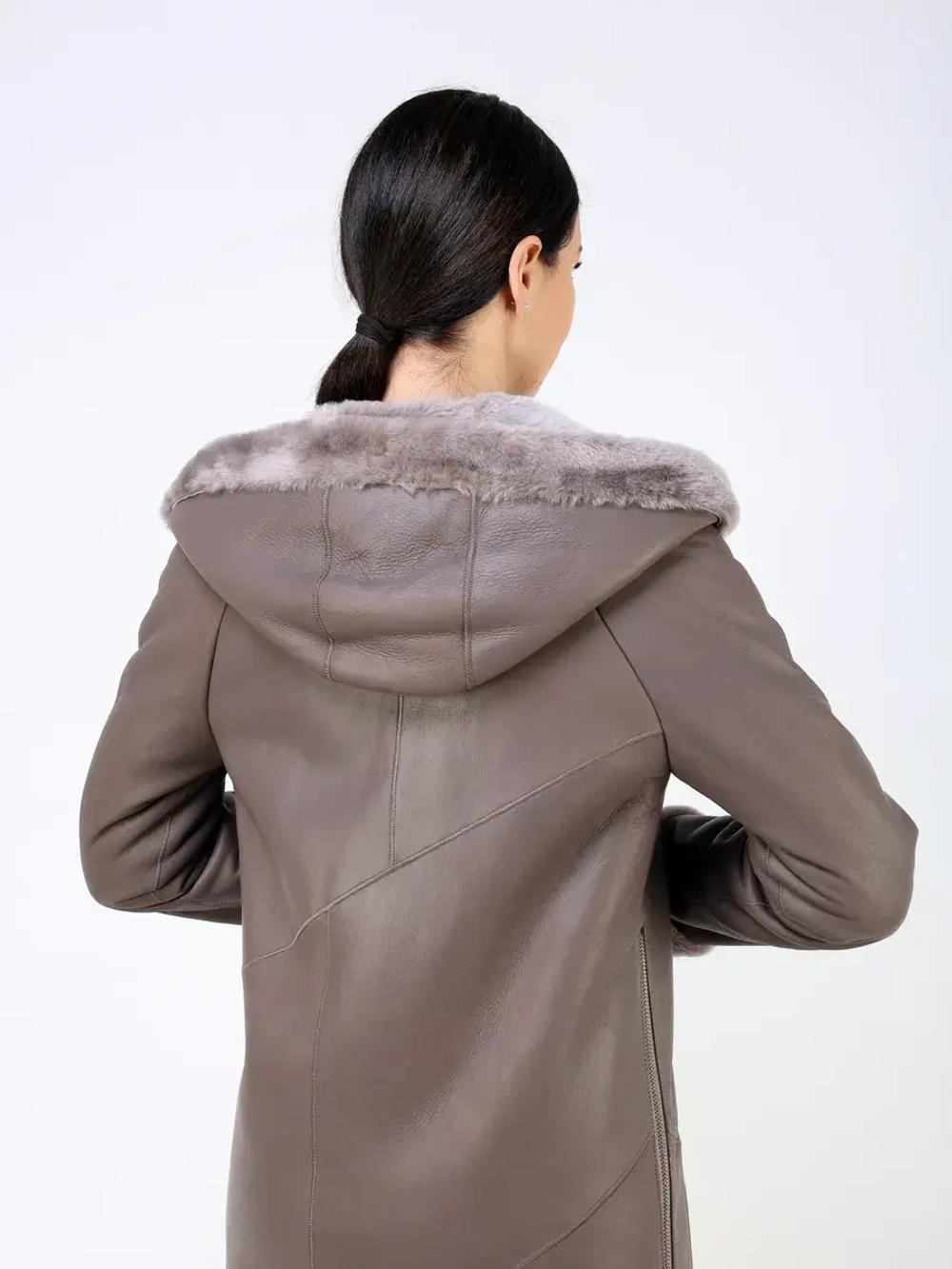 Дубленка зимняя натуральная с капюшоном