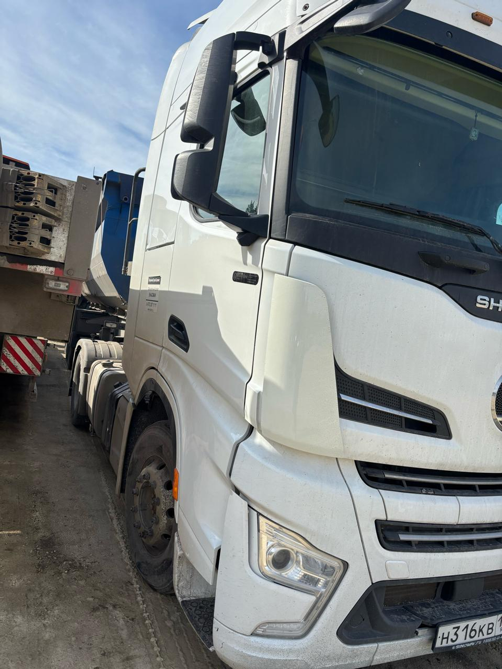Shacman (Shaanxi) SX* 4x2 Седельный тягач SX4188YY381 (Дизельный, 12,5 л, 473 л.с., АТ)