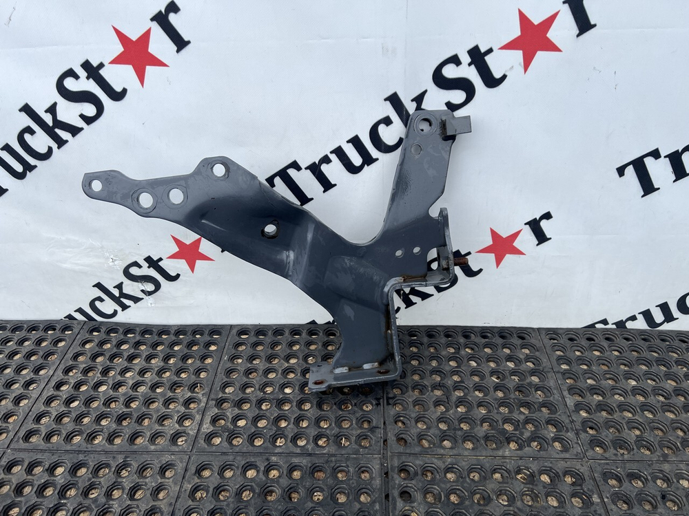 Кронштейн усилителя бампера левый