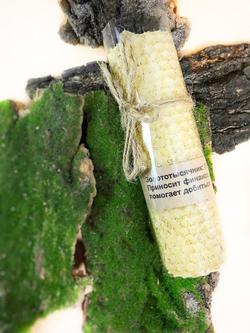 Свеча из вощины с Золототысячником 13 см