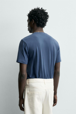 ZARA БАЗОВАЯ ПРИТАЛЕННАЯ ФУТБОЛКА SLIM FIT, СИНИЙ