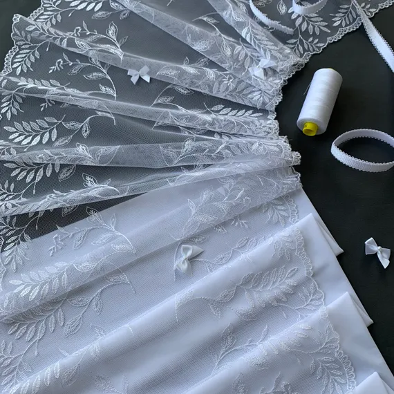 Вышивка на сетке белая 28 см