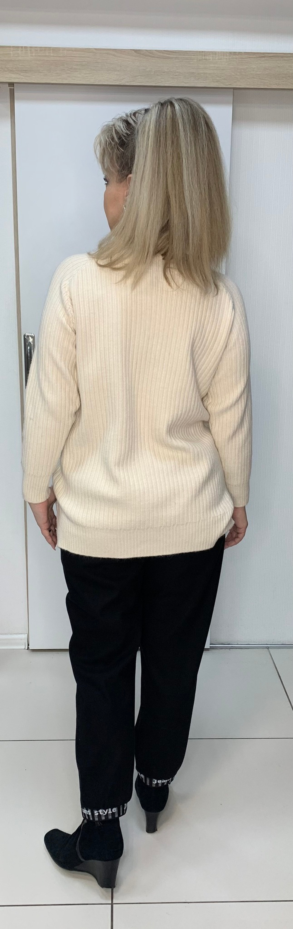 Теплый удлиненный джемпер-"лапша" с разрезами