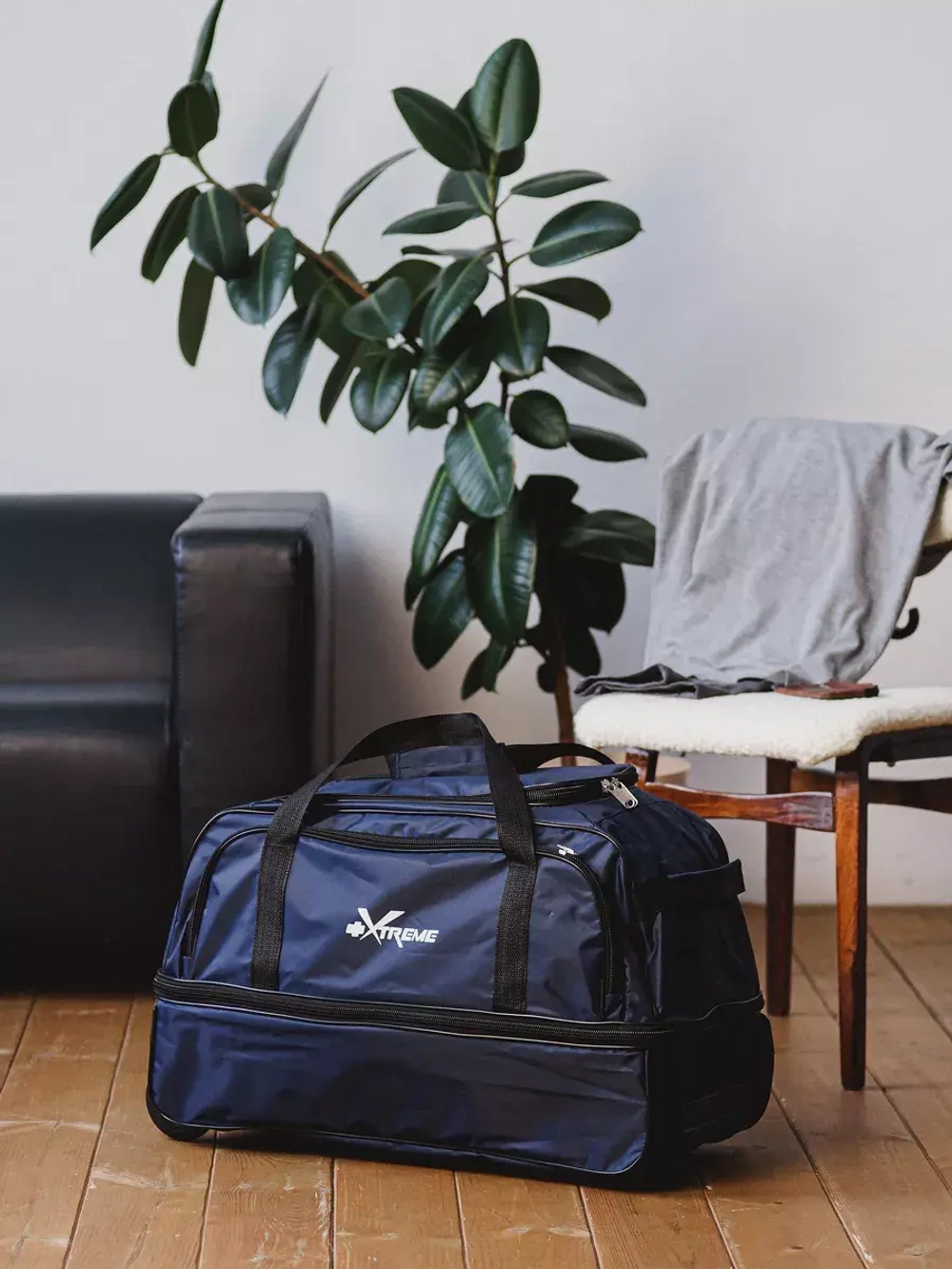 Сумка дорожная на колесах с выдвижной ручкой