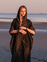 Накидка с капюшоном и орнаментом Аяуаска