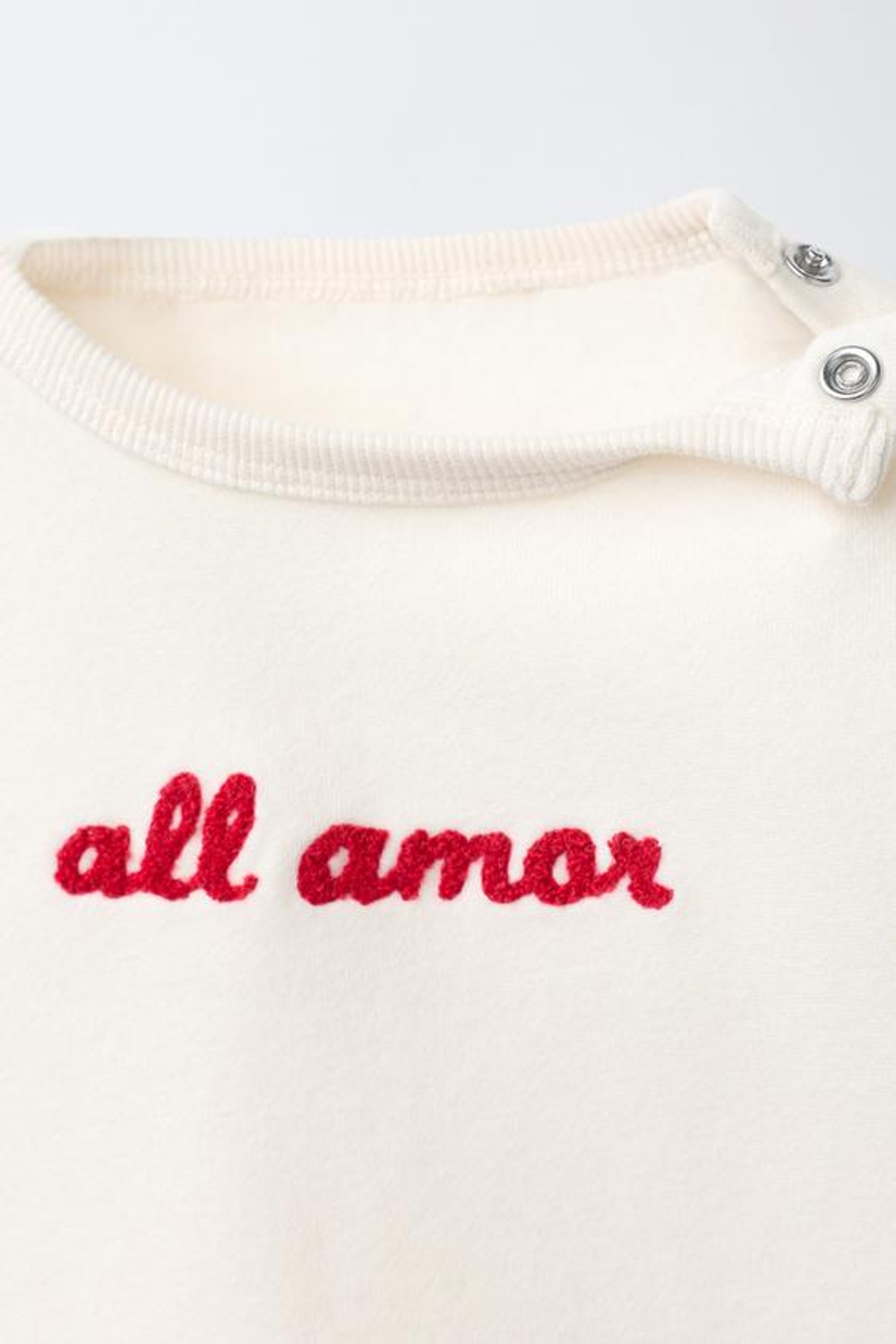 ZARA КОМПЛЕКТ ИЗ ТОЛСТОВКИ И БРЮК С ВЫШИТОЙ НАДПИСЬЮ, СВЕТЛО-БЕЖЕВЫЙ