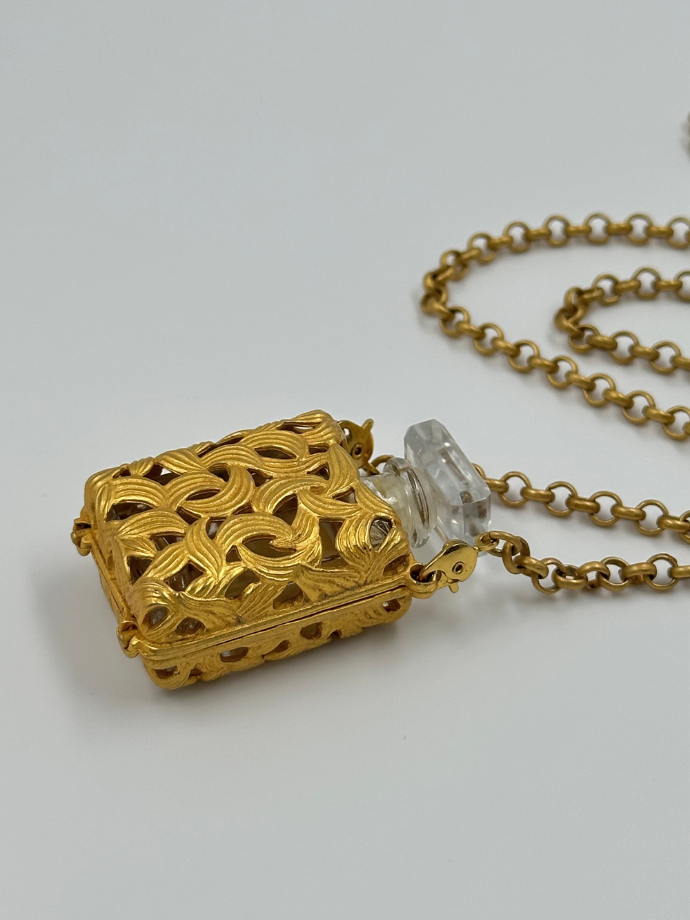 Кулон Chanel с духами Chanel №5