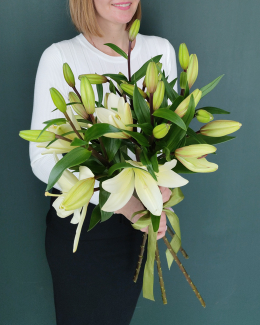 Букет из белоснежной лилии,5 веток(00204)