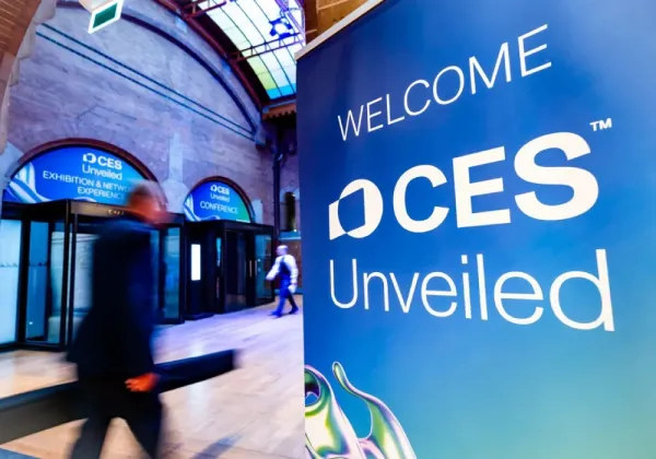 ТОП-5 новинок CES 2026: умное зеркало, цифровые ногти и гаджеты будущего