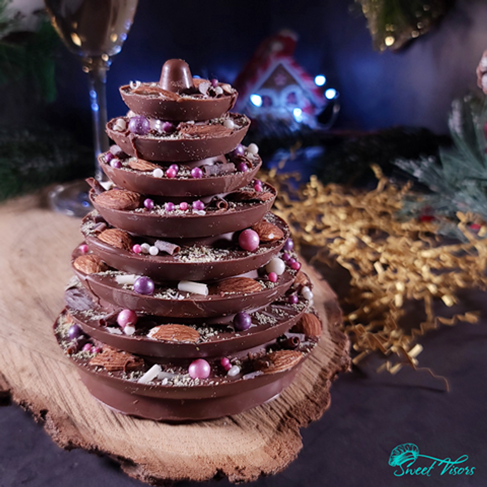 Шоколадная елка микс лучший подарок на Новый год. кондитерская Sweet Visors Сладкие Козырьки. Кондитер Светлана Дегтерева. Десерты ручной работы на заказ в СПБ. Мы создаем сладкие истории на любой вкус.