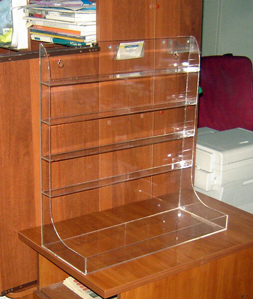 Стенд для лаков 4-х яр. с полкой под бутылочки 500х206х533 мм