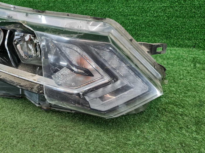 Битая Фара правая Nissan Qashqai 2 j11 2017-2023 галоген