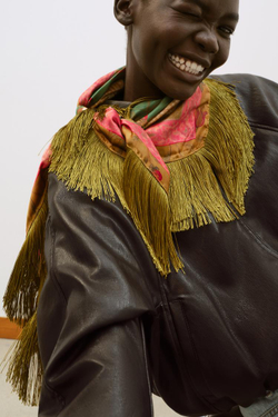 ZARA АТЛАСНЫЙ ПЛАТОК С БАХРОМОЙ, ОЛИВКОВЫЙ