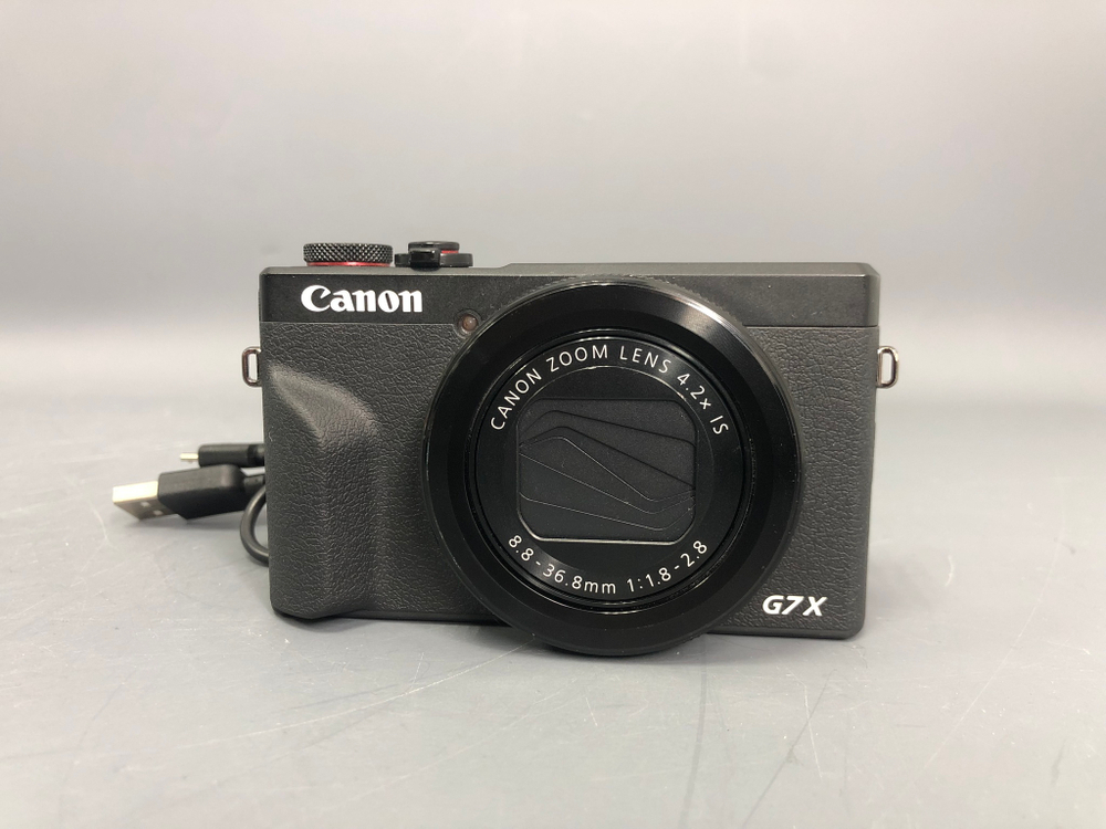 Canon G7X Mark III