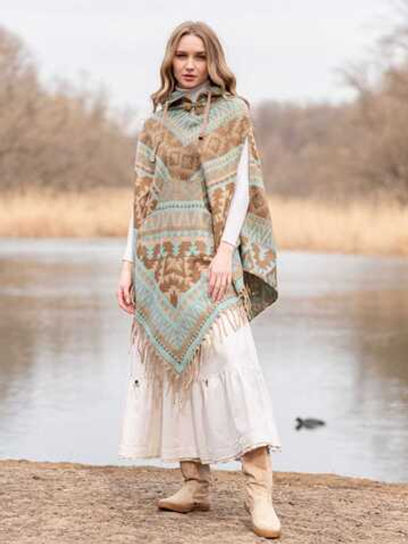 Пончо женское шерстяное с орнаментом