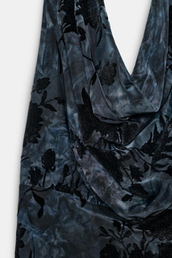 ZARA ПЛАТЬЕ С ГОРЛОВИНОЙ ХАЛТЕР И ФЛОКИРОВАННЫМ УЗОРОМ, СИНИЙ