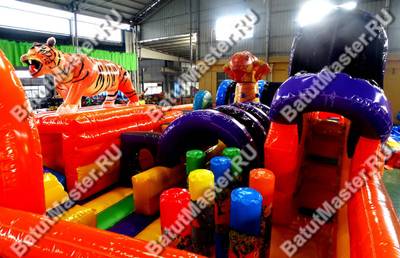 Коммерческий надувной батут "Дикая Африка" 10*6*4 м