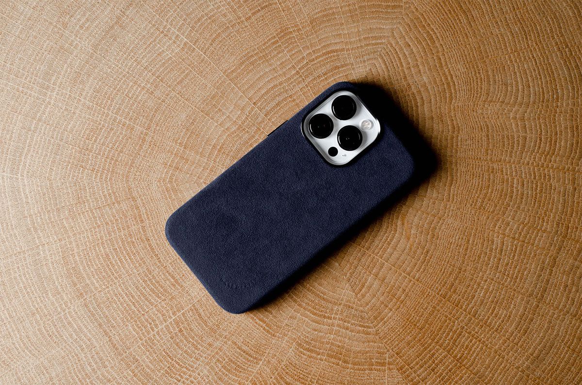 Hard Graft Fuzzy Navy Blue — чехол из алькантары для iPhone