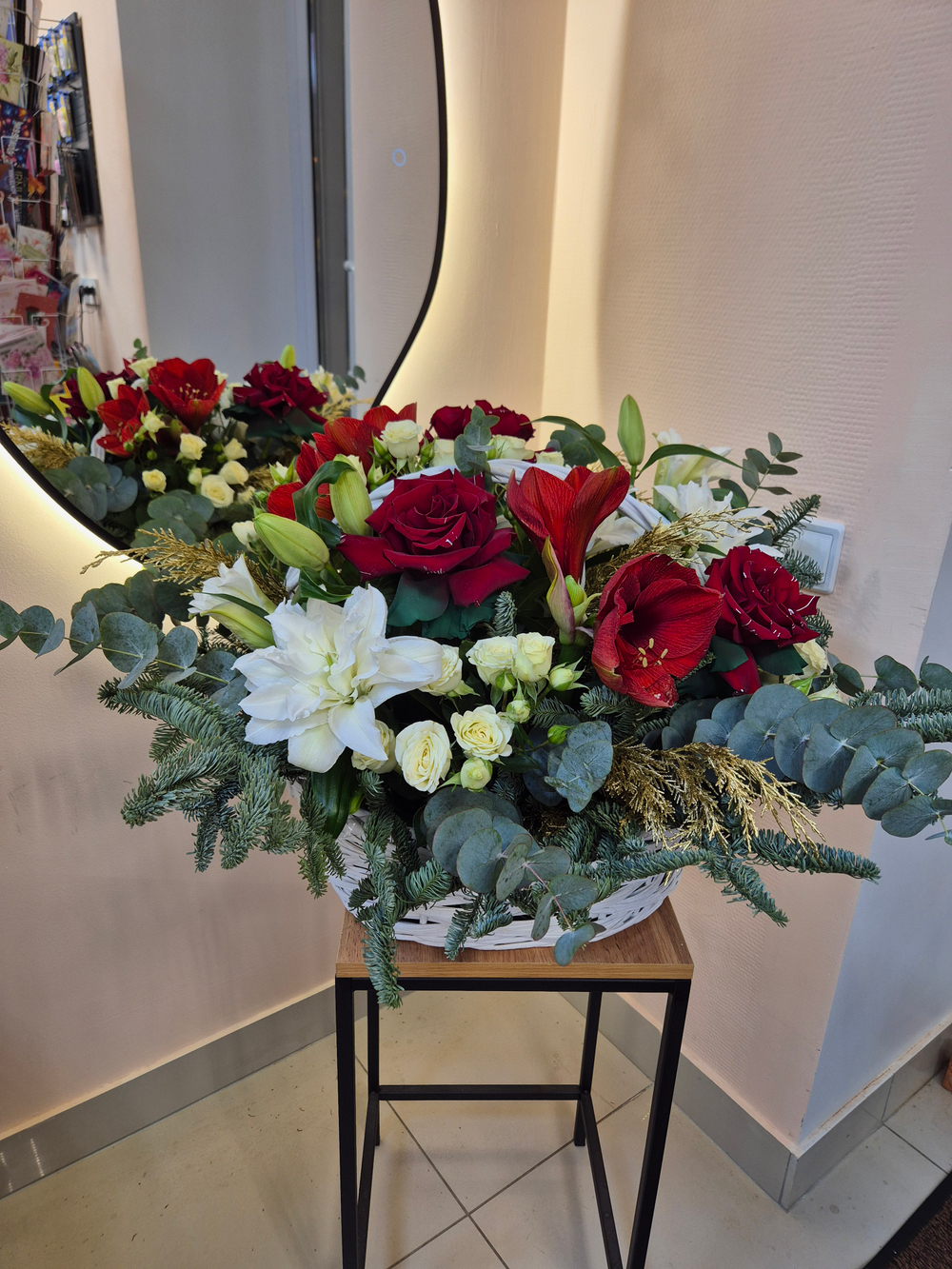 Корзина сборная роза, лилия, амариллис