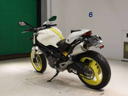 Ducati Monster 696 2011