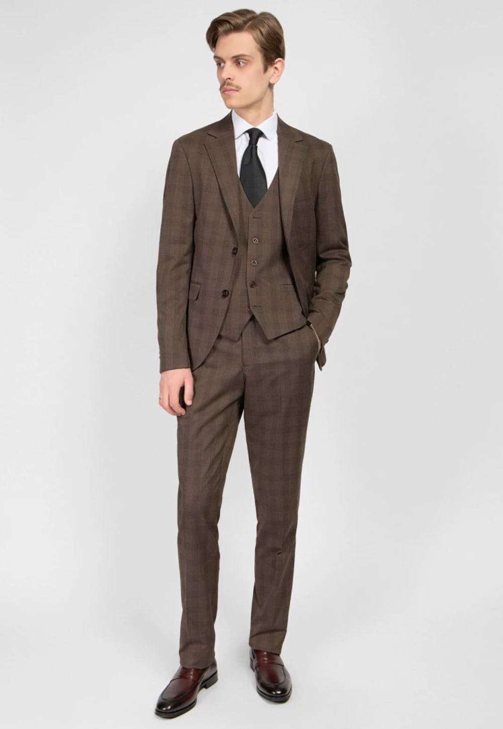 Мужской костюм тройка в клетку (коричневый) А44