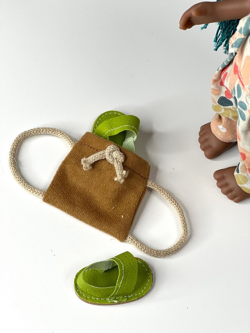 Кукла Nines виниловая 23см Little Mia (3157K)