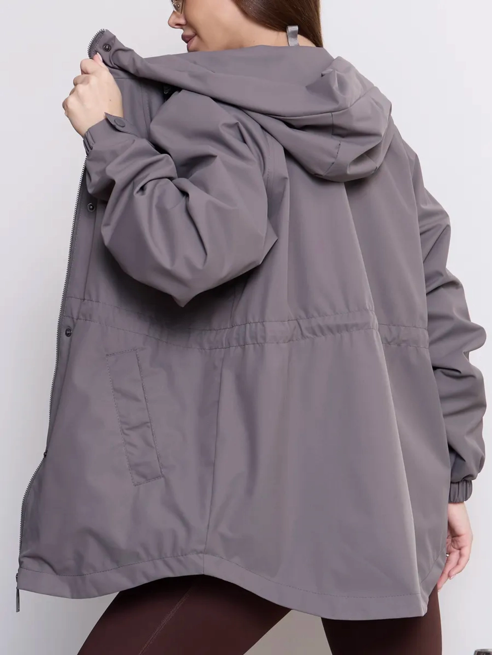 Ветровка с капюшоном удлиненная