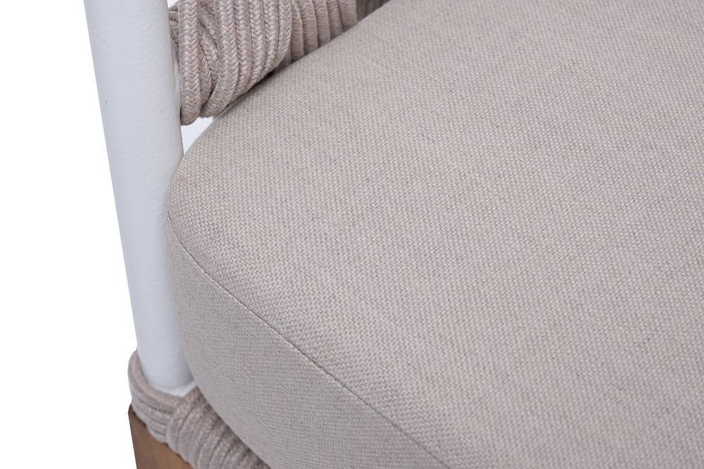 "Диего" кресло плетеное из роупа, основание дуб, каркас алюминий светло-серый (RAL7035) муар, роуп бежевый круглый, ткань бежевая 052