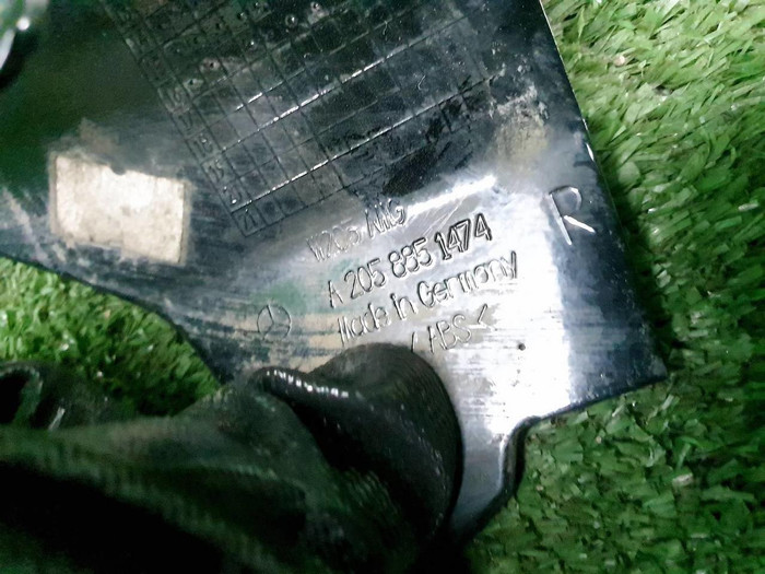 Молдинг переднего бампера правый Mercedes C w205 (2014-2018) AMG