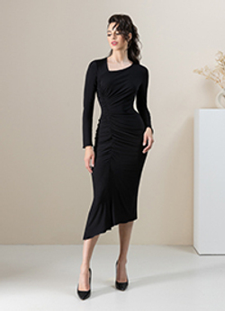 04-01-23 SS Платье с фигурным вырезом черное