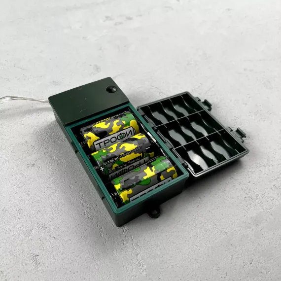 Светодиодная гирлянда 10 м., 3 батарейки типа D 4.5V, 100 разноцветных LED ламп, таймер, прозрачный провод, LTC (EST100-4W10-8M)