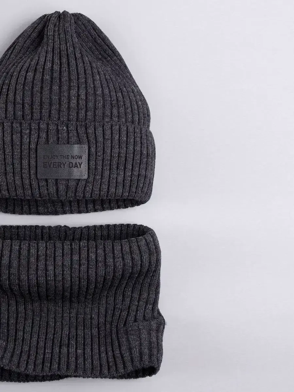 Шапка для мальчика со снудом демисезонная