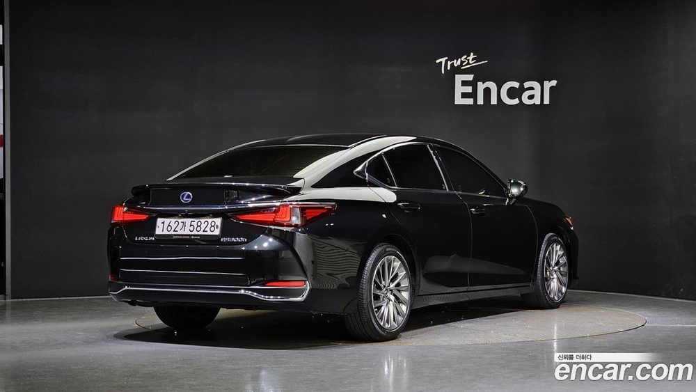 Lexus ES300h 7 Generation Executive (10.2021)